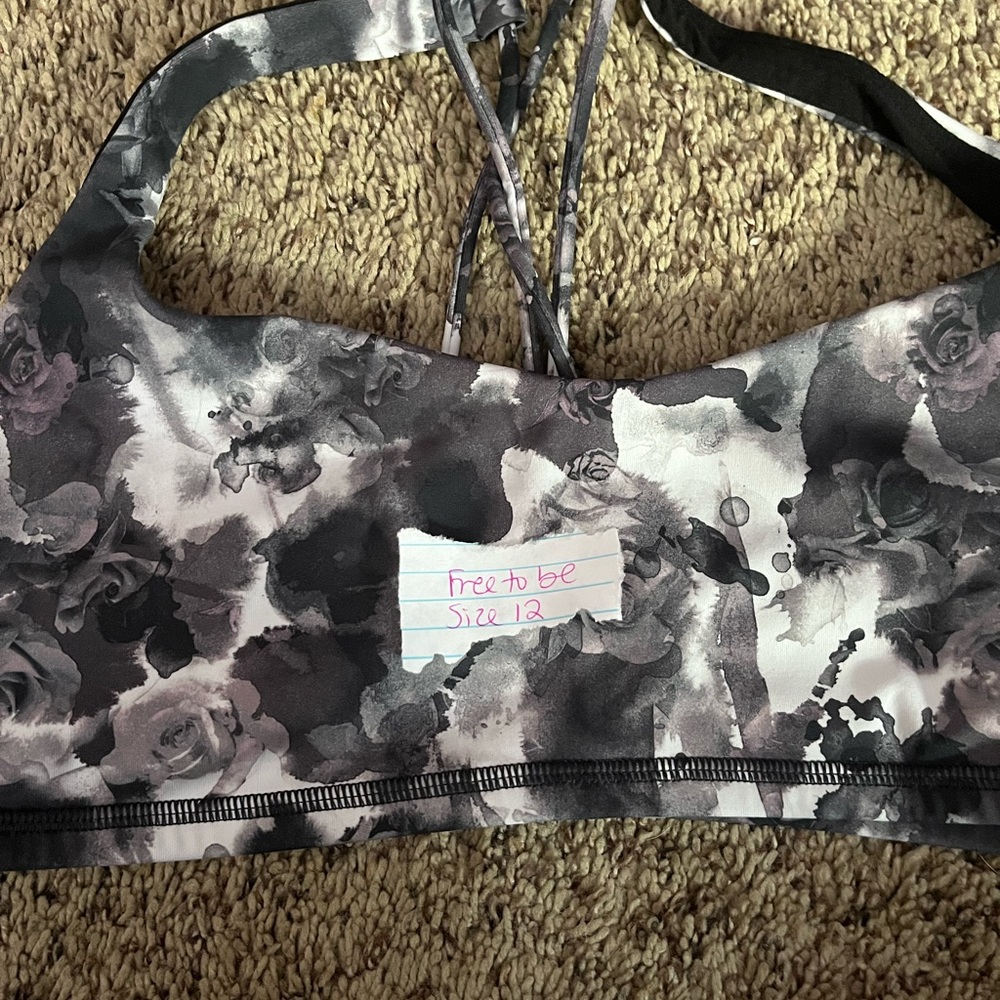 Lululemon sports bra